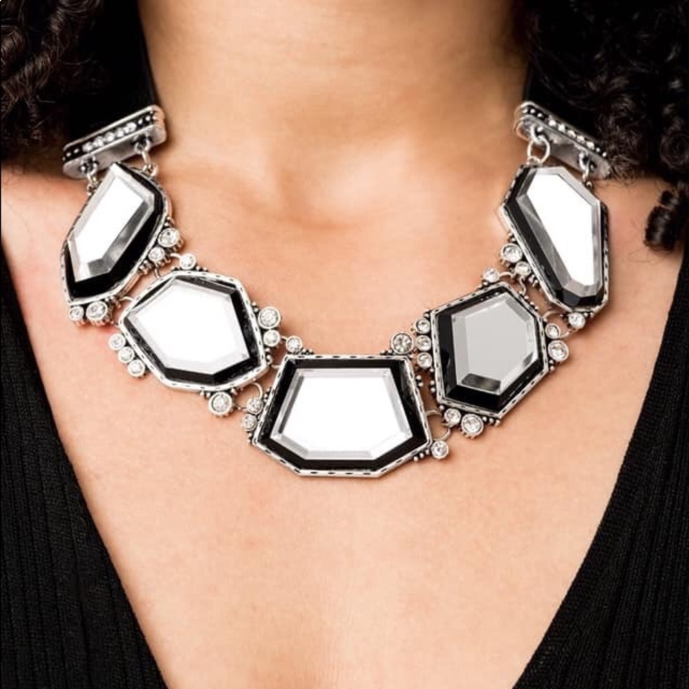 Gorgeous Necklace with matching earrings